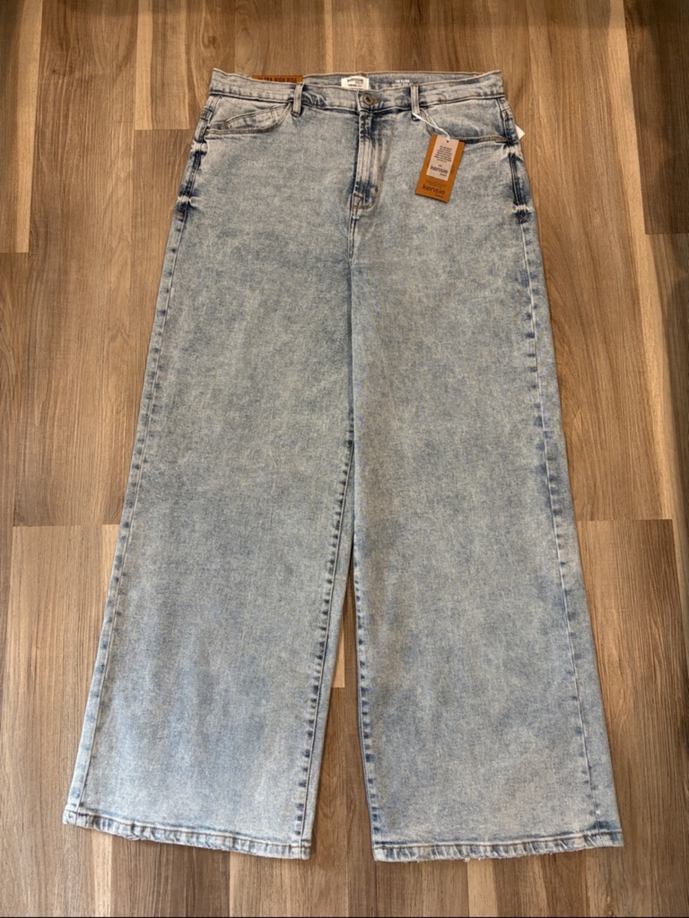 Kensie Light Wash High-Rise Wide Leg Jeans